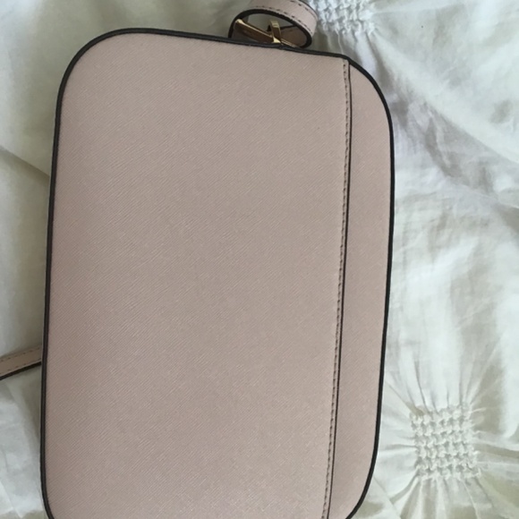 Like New Michael Kors Jet Set pink Saffiano leather messenger crossbody bag - Picture 3 of 7